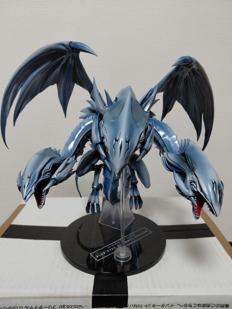 遊戯王　フィギュア　青眼の究極竜　ブルーアイズ　アルティメットドラゴン