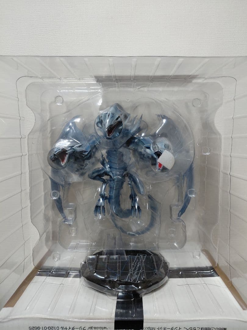 遊戯王　フィギュア　青眼の究極竜　ブルーアイズ　アルティメットドラゴン