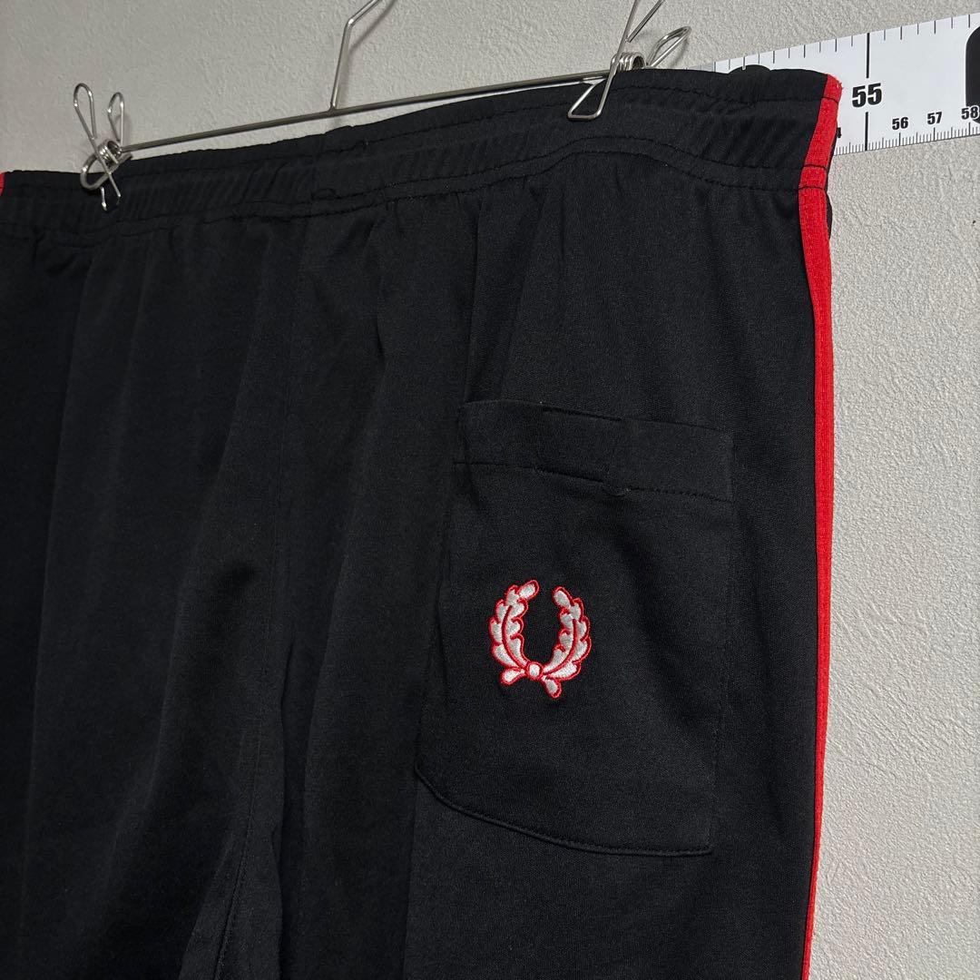 FRED PERRY フレッドペリー ジャージ パンツズボン M 黒 ブラック赤