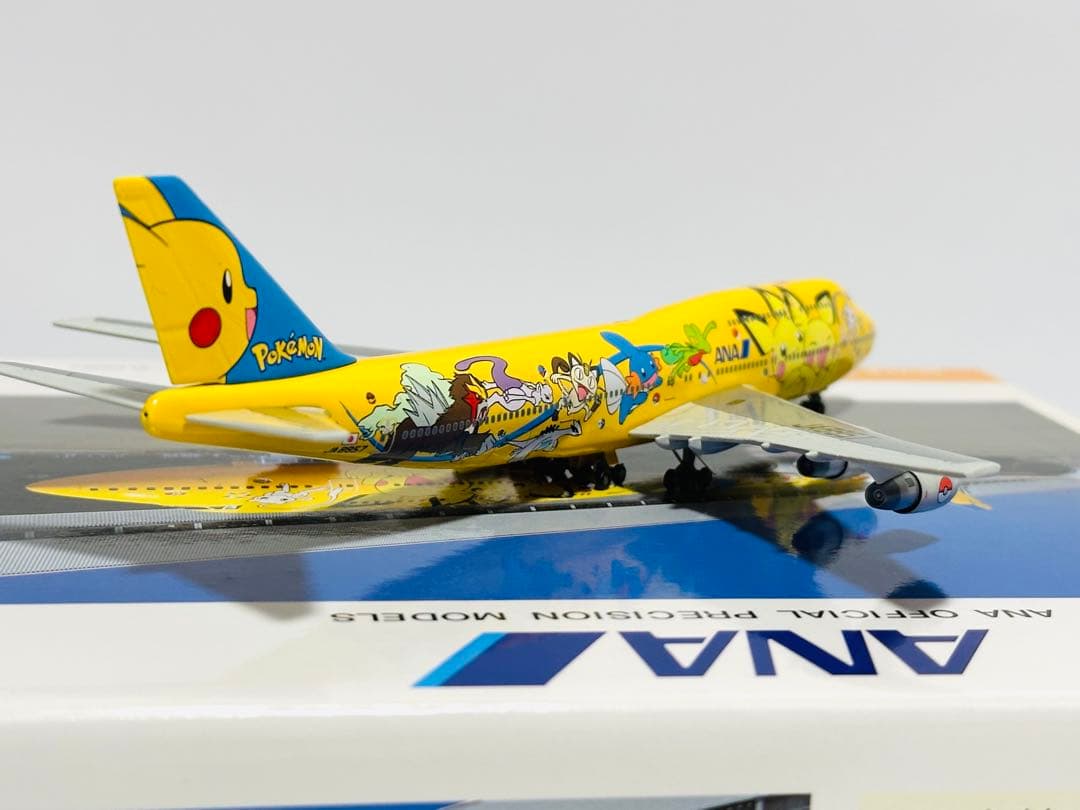 全日空商事 1/400 B747-400 ピカチュウジャンボ NH40010