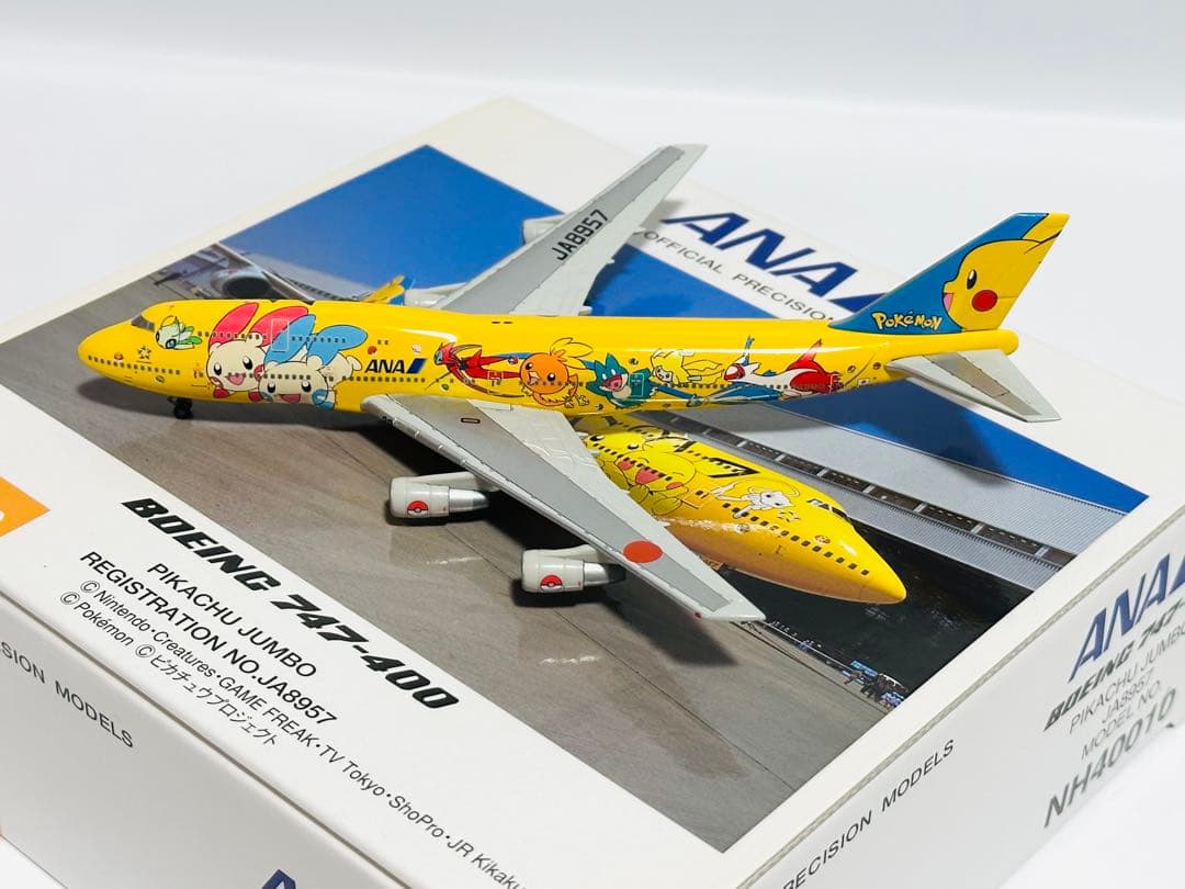 全日空商事 1/400 B747-400 ピカチュウジャンボ NH40010