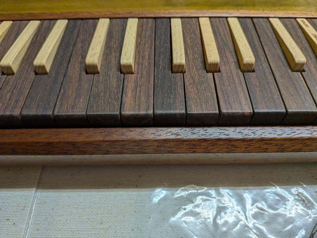 新品 スズキ木製 鍵盤ハーモニカ W-37