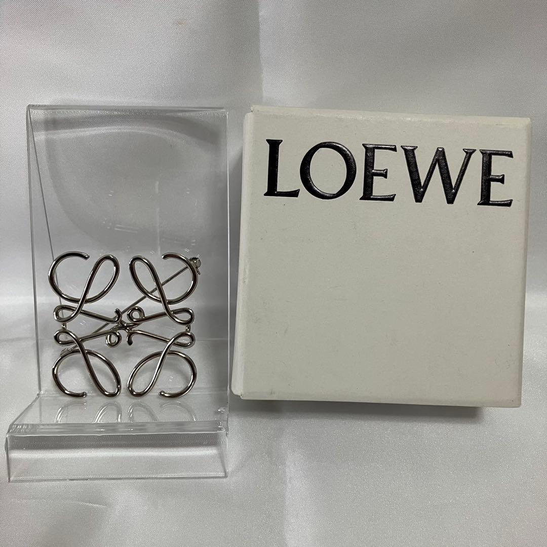 ロエベ アナグラム ブローチ シルバー 中古良品
