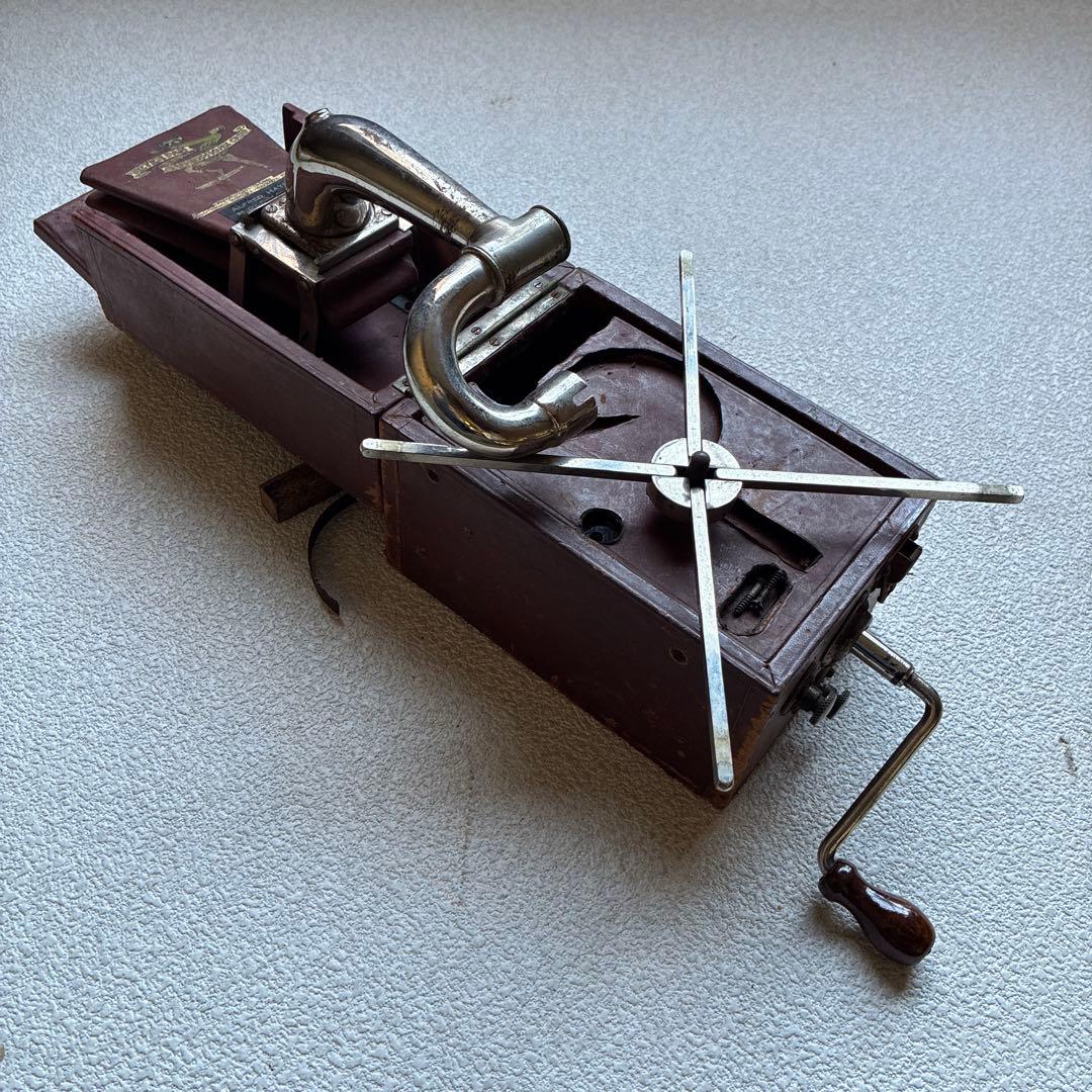 ポータブル蓄音機（ピーターパン）