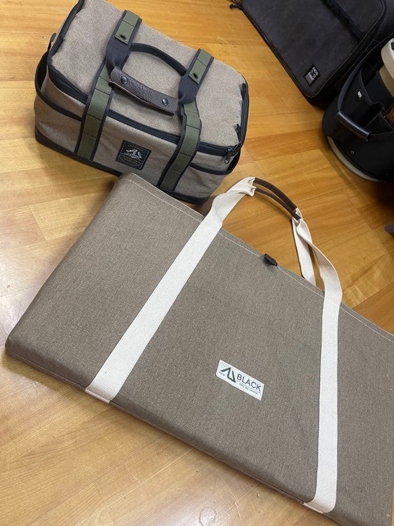 ハレテーブル BLACK DESIGN アイアンテーブルツリー柄、BX他セット❗️