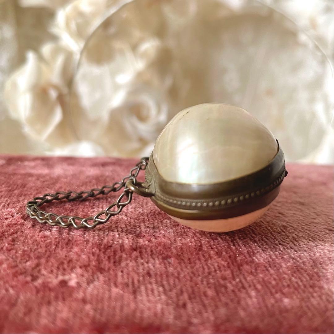 チェーン付きマザーオブパールシンブルケース　白蝶貝　ドール　フランスアンティーク