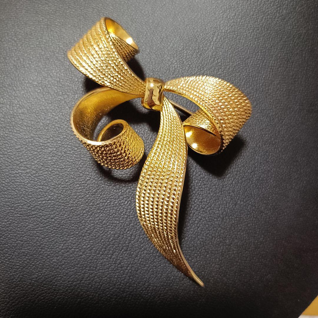 クリスチャンディオール　リボン　ブローチ　ゴールド　付属品なし