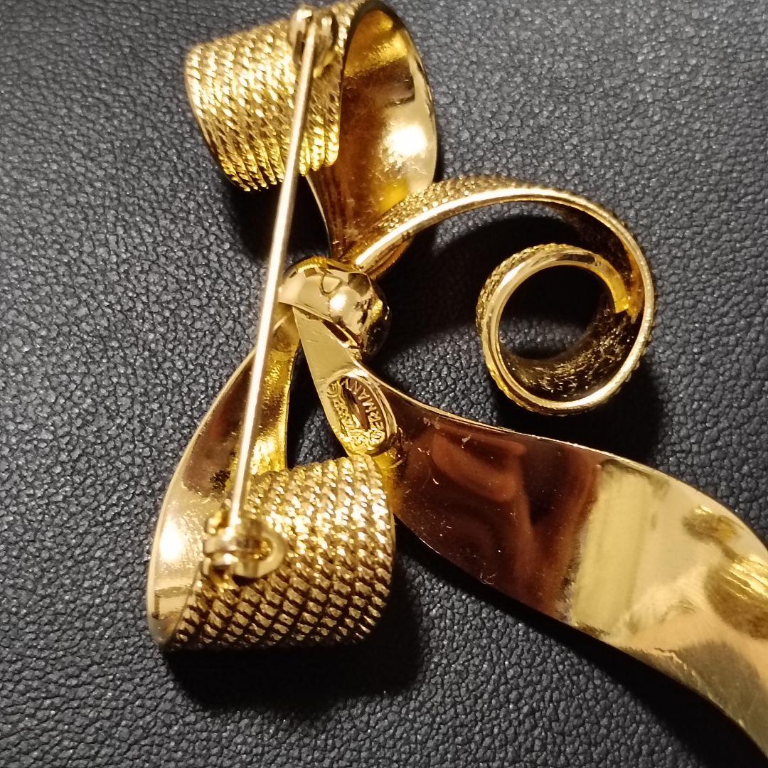 クリスチャンディオール　リボン　ブローチ　ゴールド　付属品なし