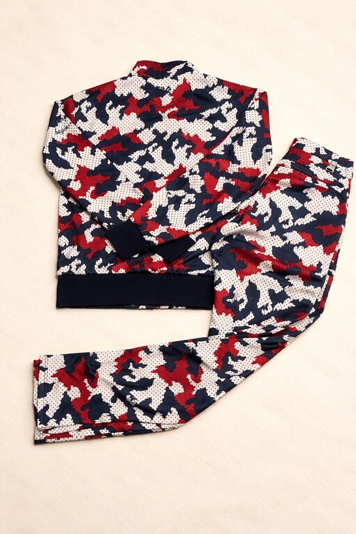 FIRA 迷彩柄ジャケットとパンツセットアップ　裏起毛