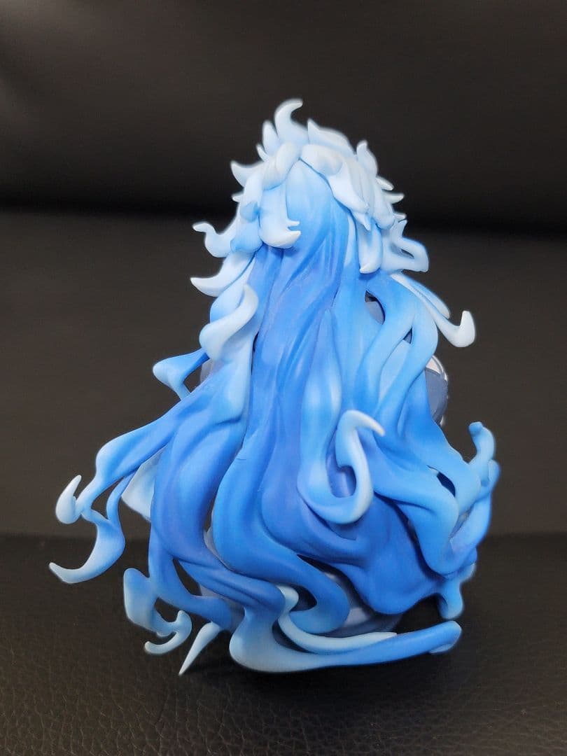 ツイステ　イデアシュラウド　フィギュア