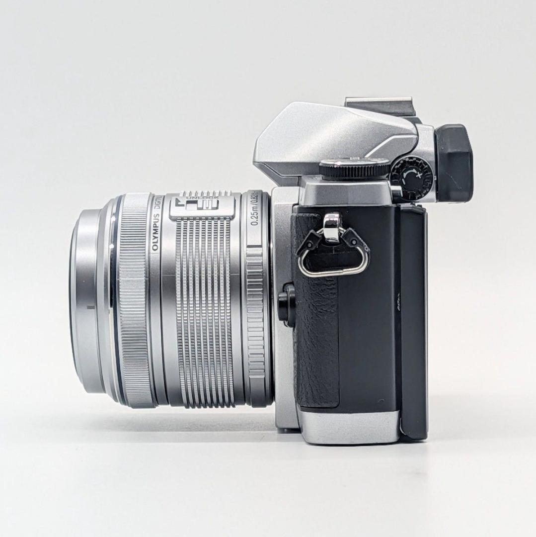 【美品】OLYMPUS OM-D E-M10 レンズキット Wi-Fi搭載