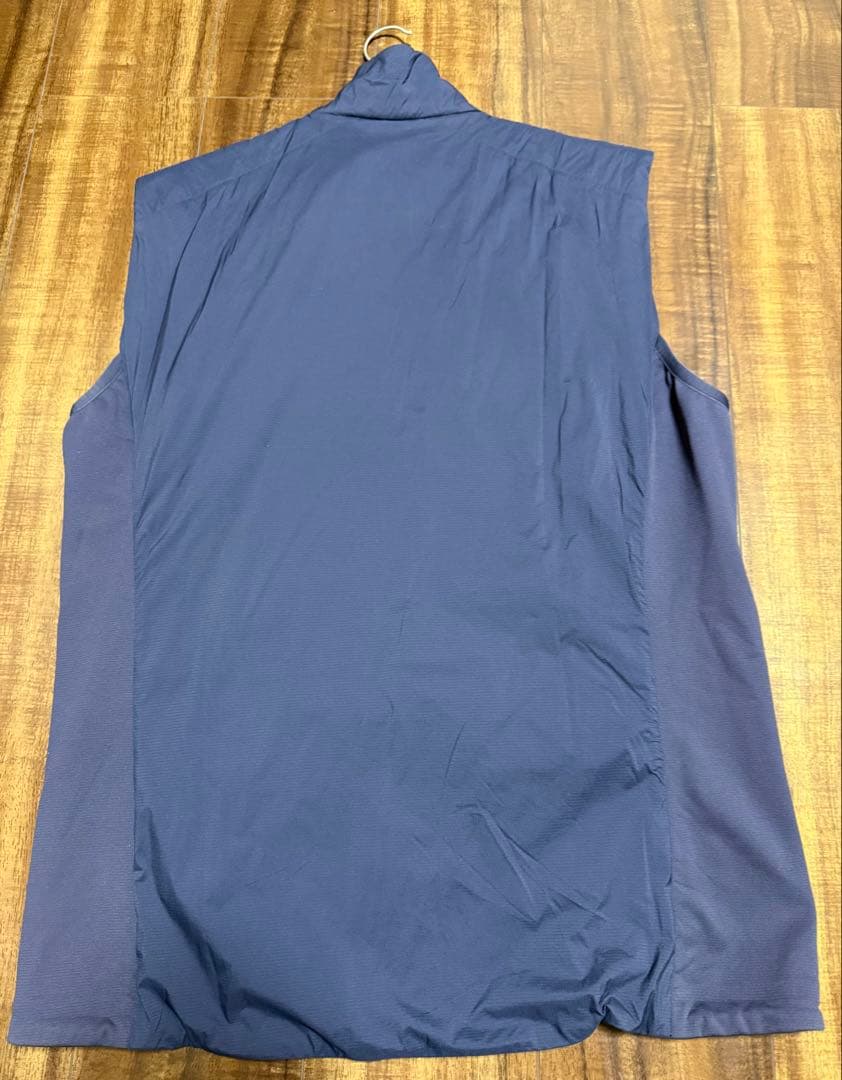 アークテリクス atom ベスト