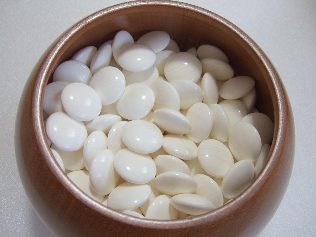 蛤碁石 那智黒石 33号碁石 白179個 黒178個 欠け有 碁筍 / 囲碁