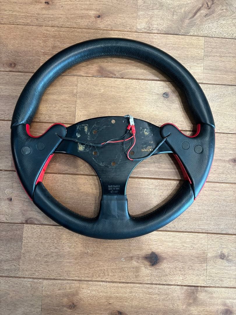 momo スパイダー 35φ ステアリングホイール 黒/赤