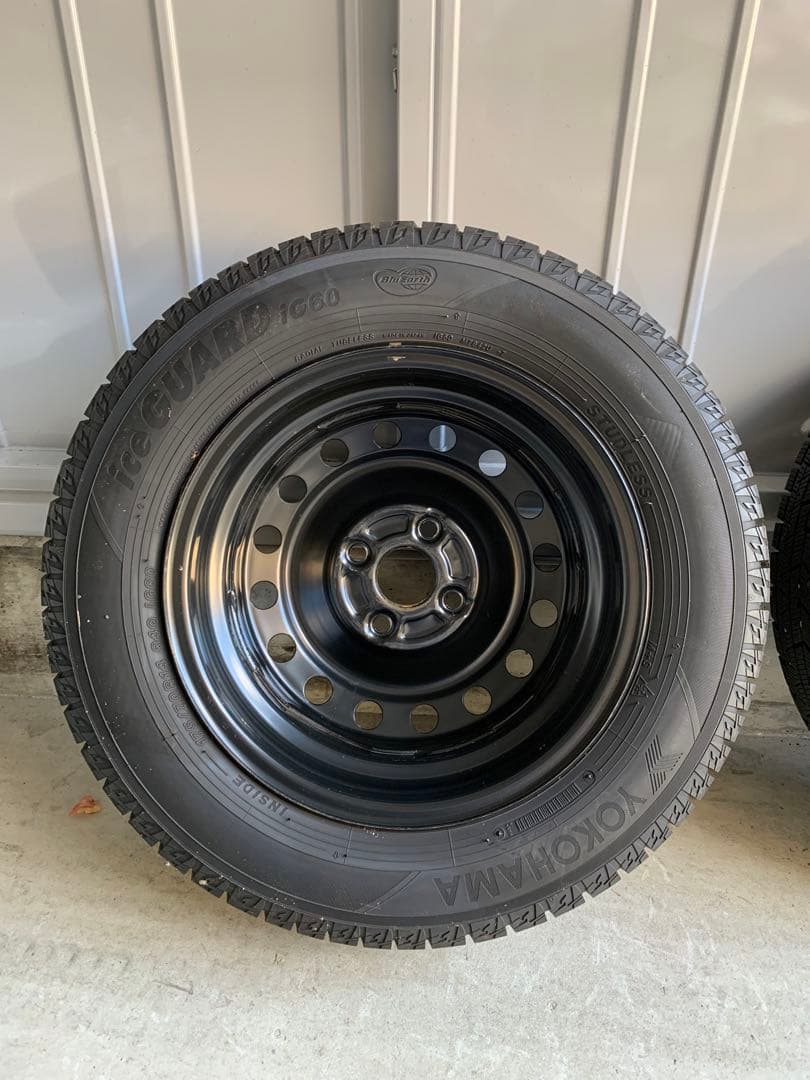 トヨタヤリス用　スタッドレス＆スチールホイール(新品ホイールキャップ付)