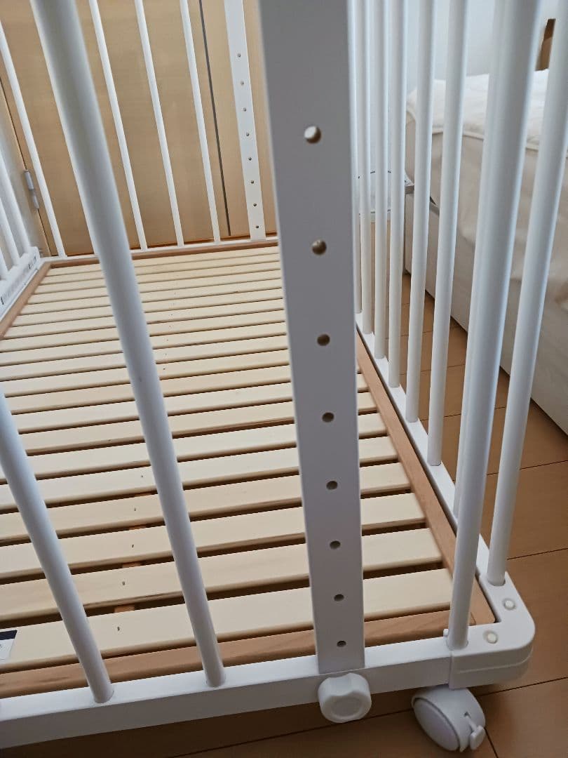 ぽこぽこ 《綺麗❣送料無料❣》ファルスカ　 ベビーベッド