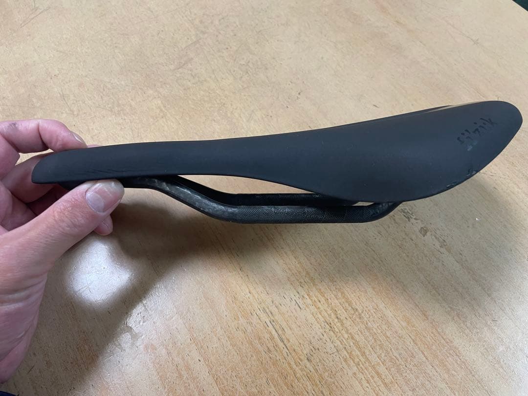 Fizik ANTARES R1 ブラック サドル