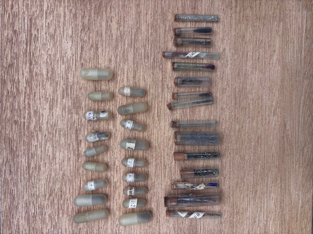 時計風防がたくさん入った小引き出し　5杯　時計部品　針　腕時計　デッドストック