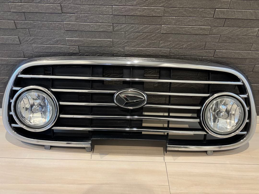 ダイハツL700Sミラジーノ　メッキグリル（フォグ付）