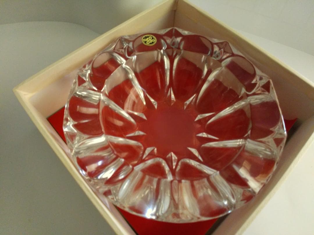 希少 昭和 レトロ 保谷クリスタル  クリスタルガラス 灰皿 香炉 です。