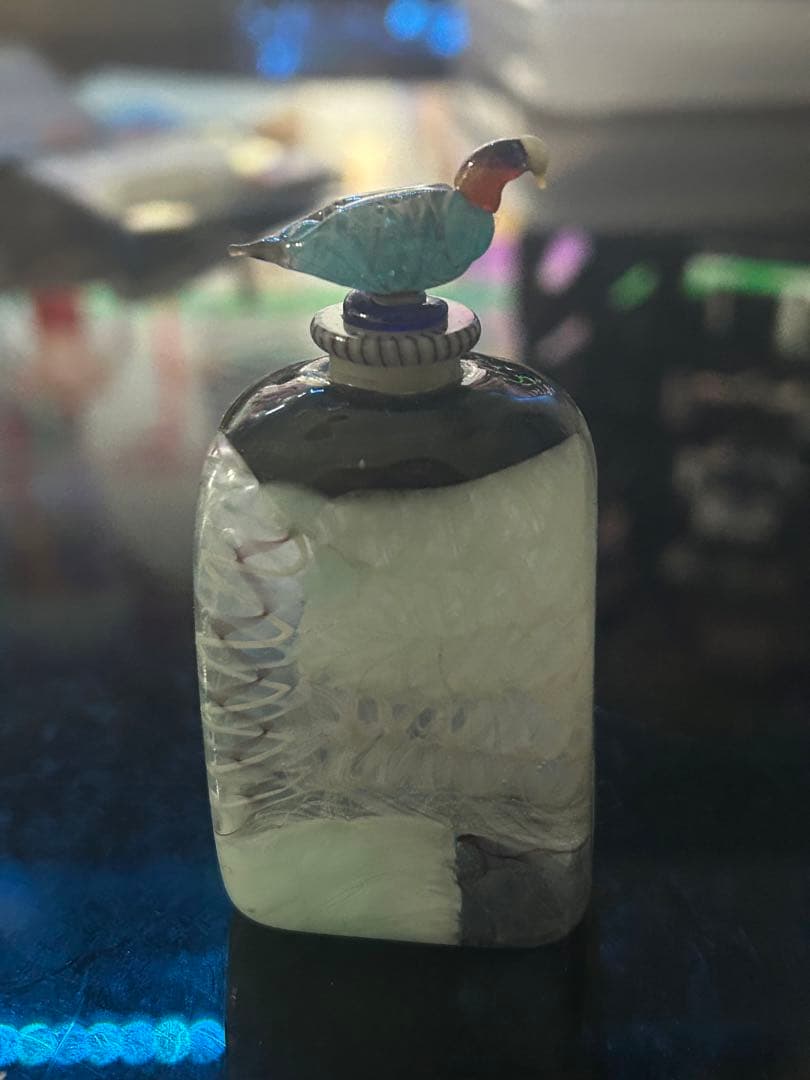 ガラス製の鳥のキャップボトル