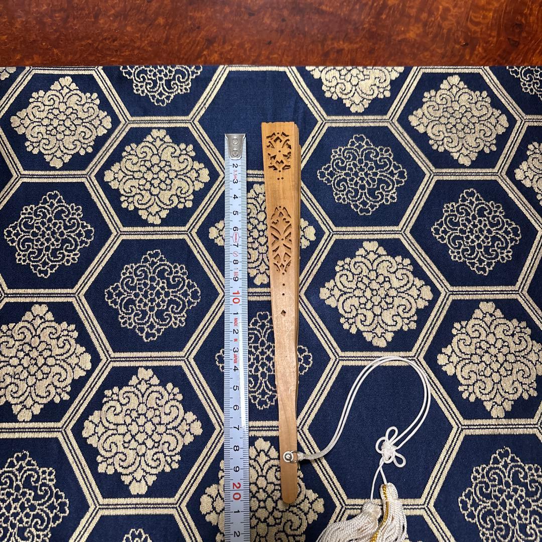 白檀扇透かし彫り木製扇子と木箱