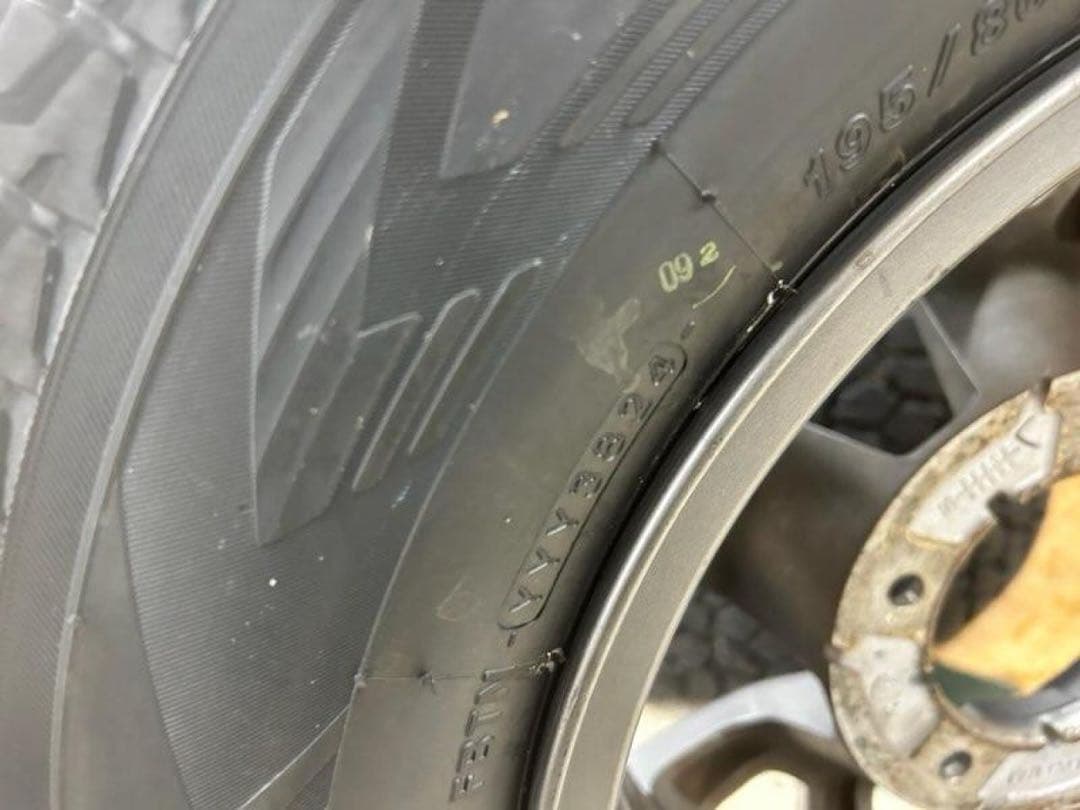 新品ラベル付未走行！ジムニーシエラ　ジムニーノマド　スタッドレスタイヤ