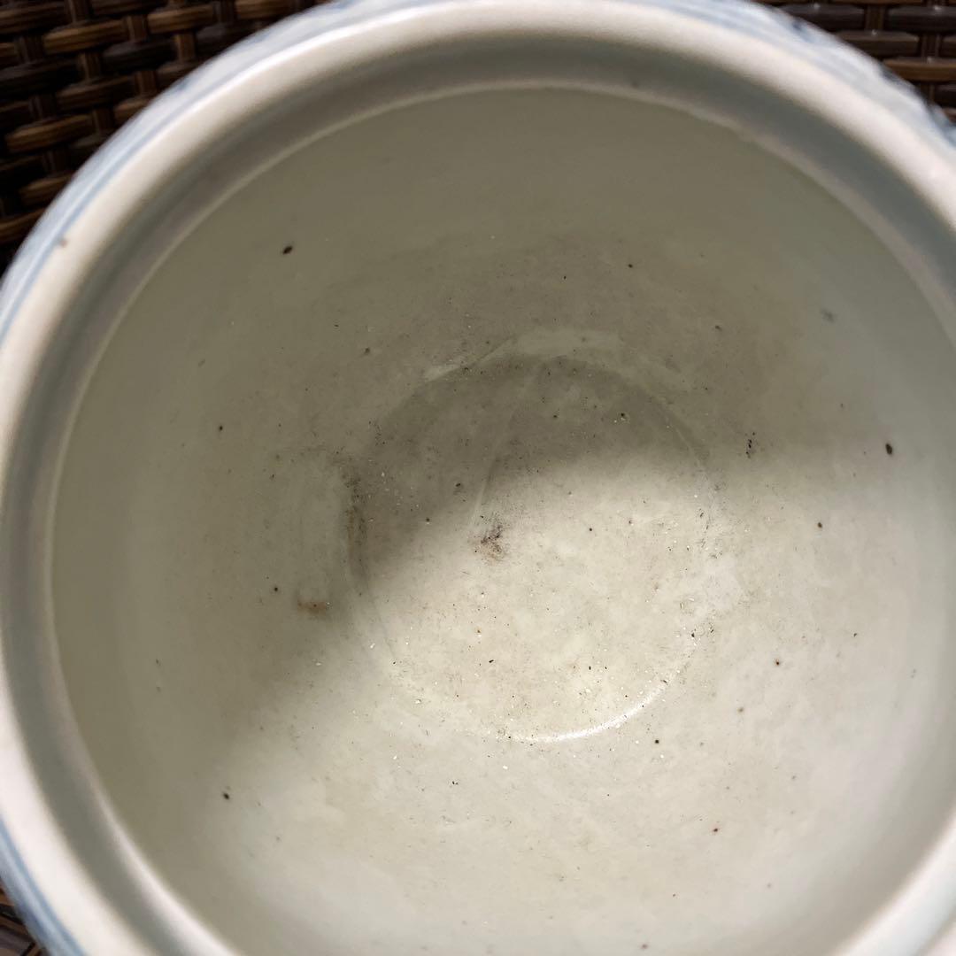 69.李朝染付花文壺（陶器製）直径12cm 高さ10cm