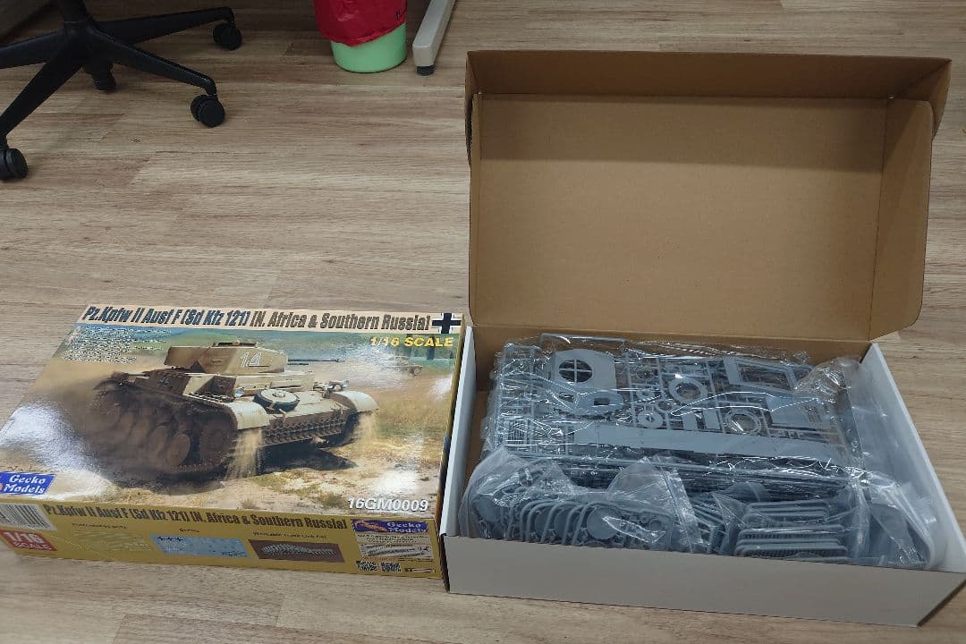 Pz.Kpfw II Ausf F (Sd.Kfz 121) 1/16スケール