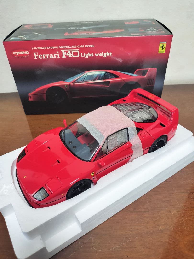 京商1/18フェラーリF40ライトウエイト（レッド）