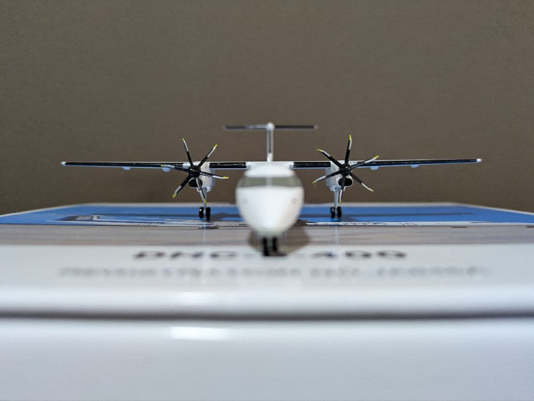 航空機・ヘリコプター ANA DHC-8-400 1:200