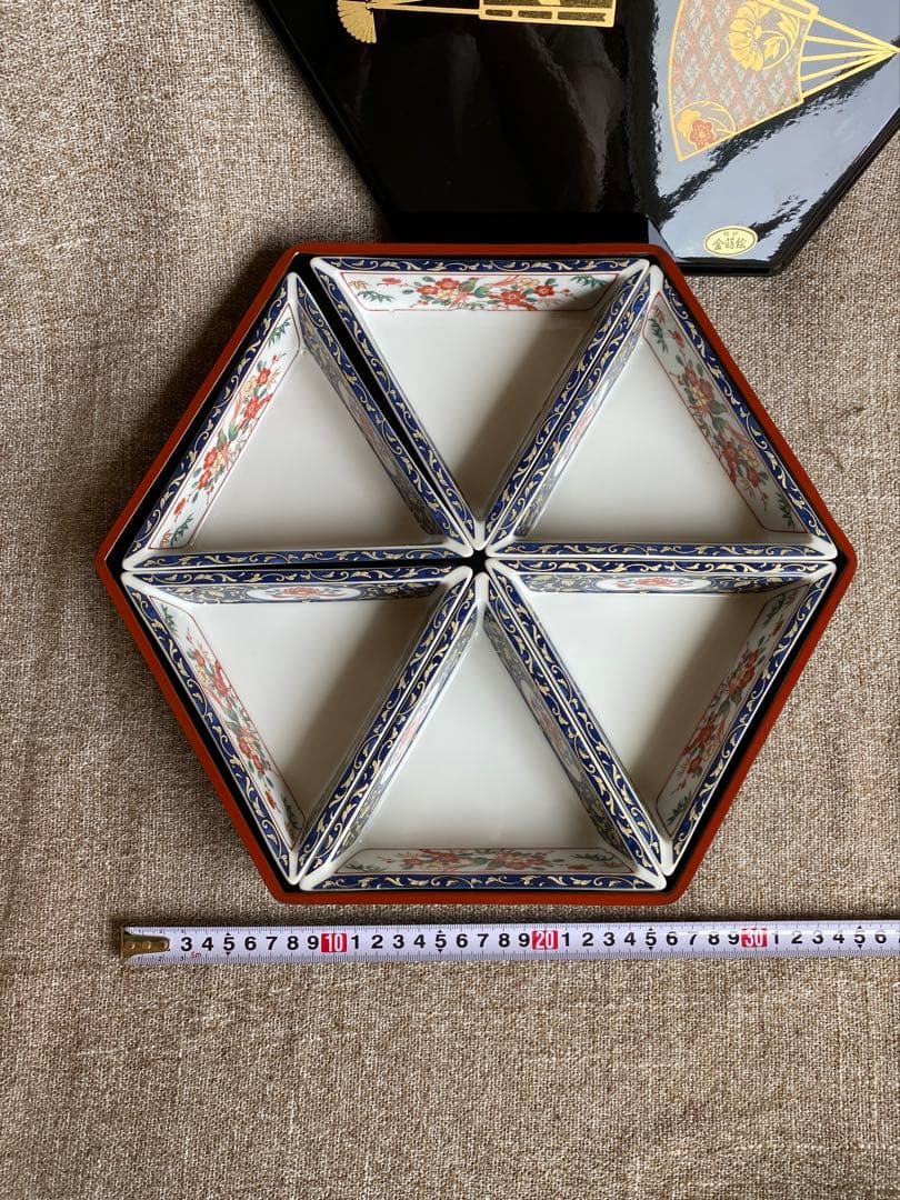 六角形扇子模様の漆器重箱