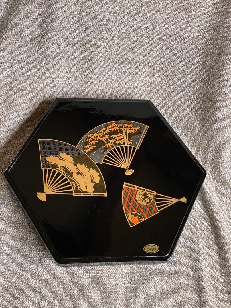 六角形扇子模様の漆器重箱
