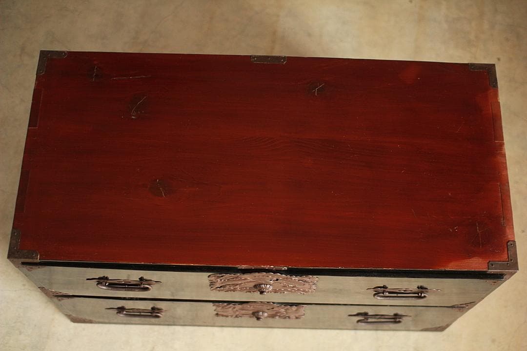 綺麗な打ち出し金具庄内箪笥　2段　タンス　収納　古家具　古民家　時代家具