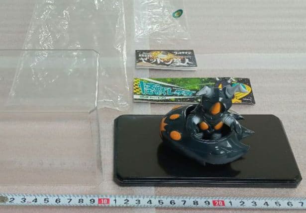 【入手困難/廃版】✡️怪獣レーサーズゼットン＆UFO(黒成型/白オレンジ塗装