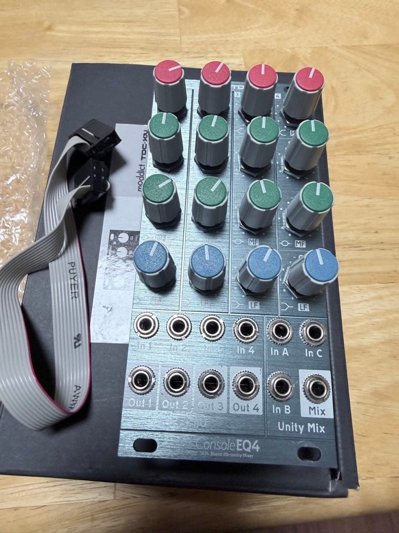 moddict Console EQ4モジュラーシンセサイザー