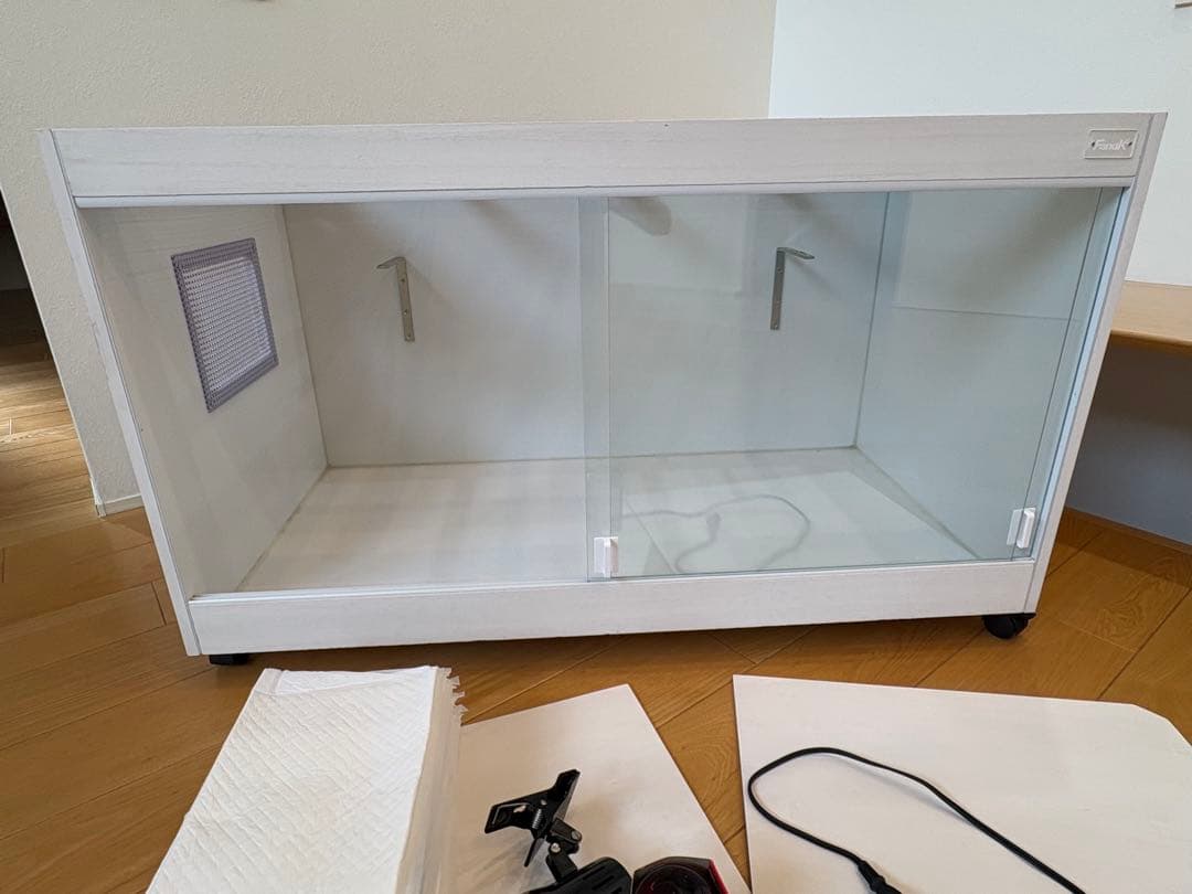 ⭐︎美品FandKキャスター付き全面防水ガラスケージ 大きめ