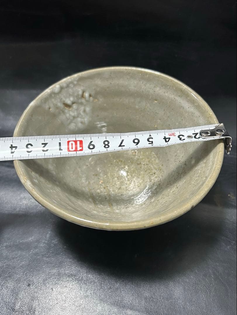 美しい古美術◾️蔵からパラパラ雪が降っているような釉薬の抹茶茶碗が出てきた