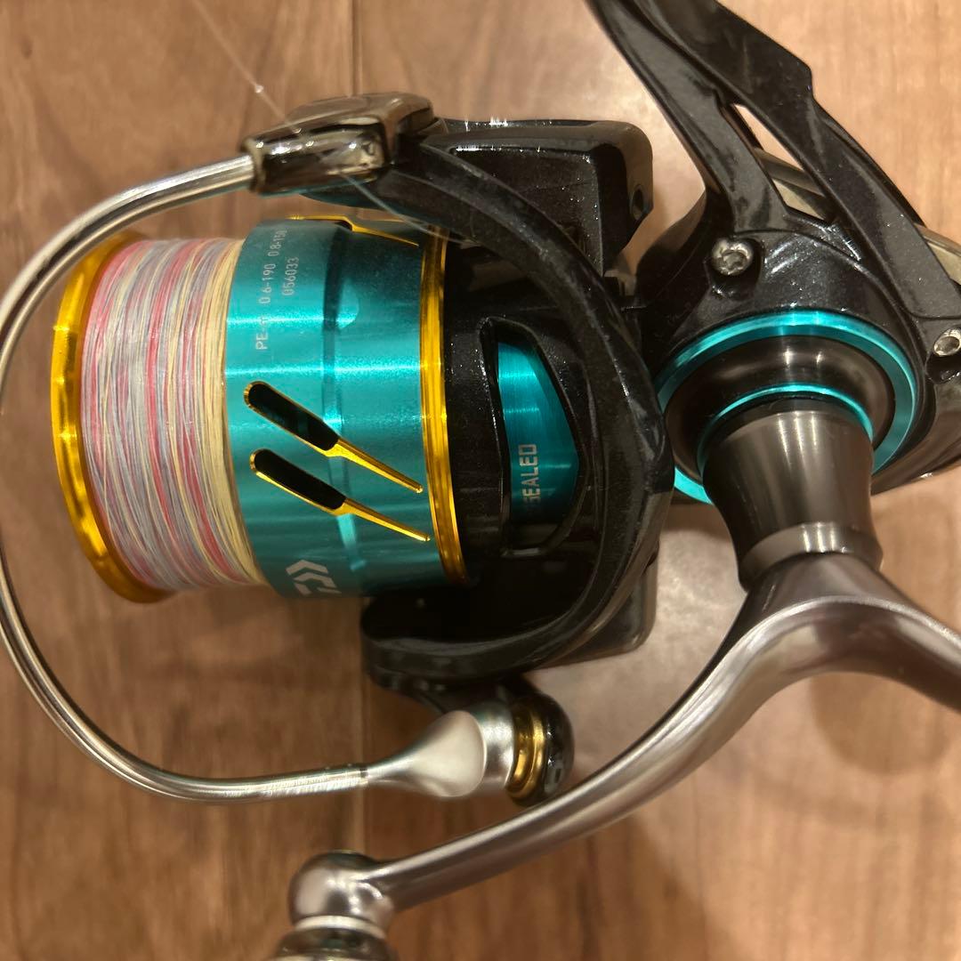 DAIWA スピニングリール 青/金