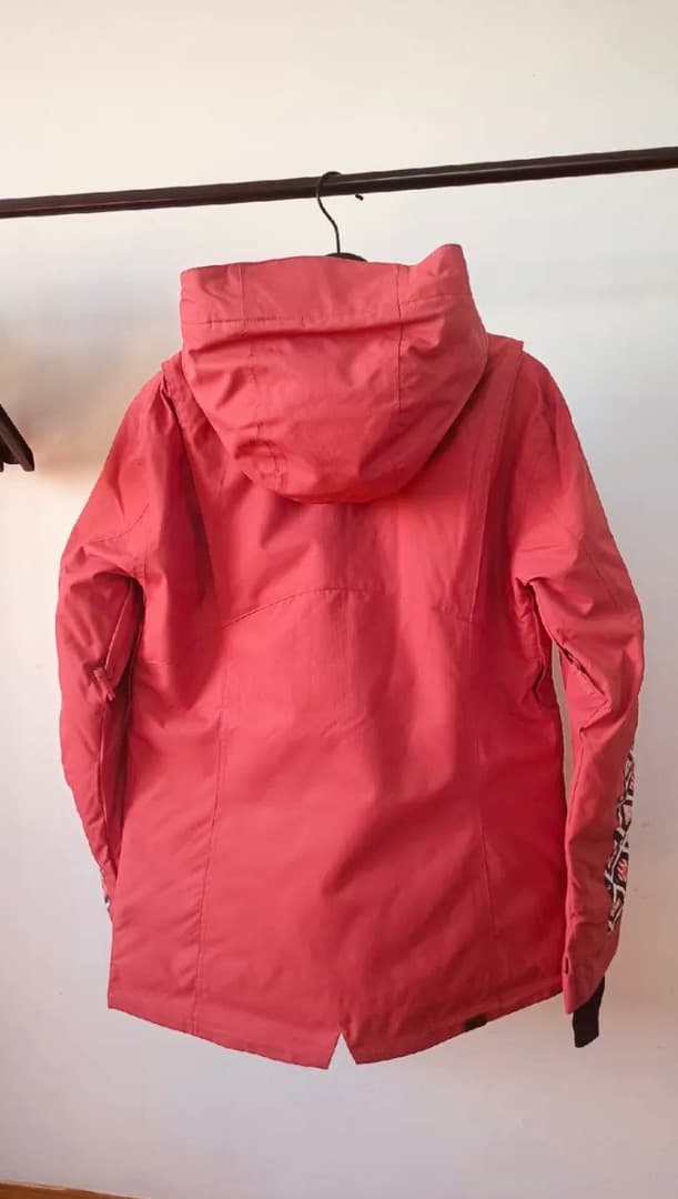 新品Roxy Sサイズ スキー スノーボード 兼用ジャッケット 女性 ロキシー