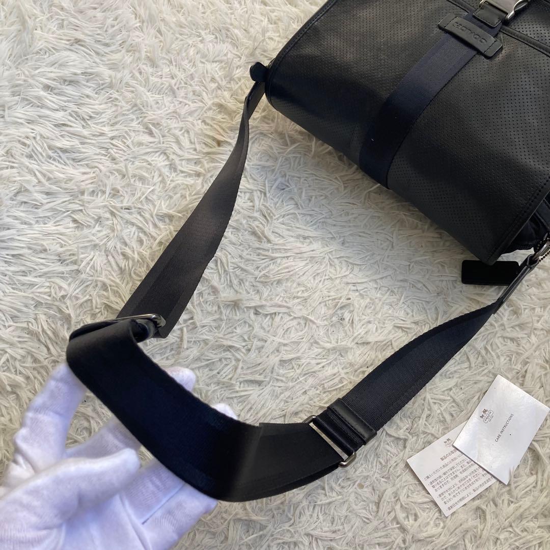 COACH フライトバッグ 黒 ブラック パンチング レザー 革 バックル