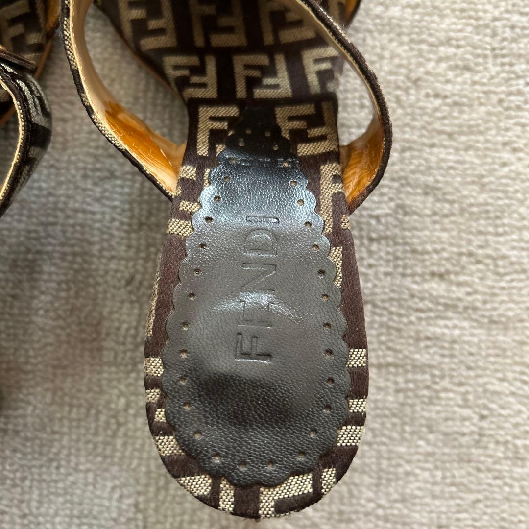 Fendi ロゴ入りブラウンミュール