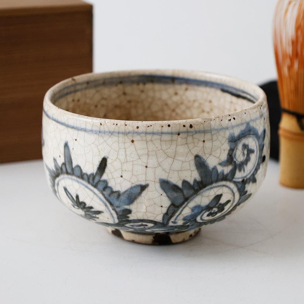時代物 安南写 染付 花唐草文 茶碗 絞り手 茶道具 抹茶碗