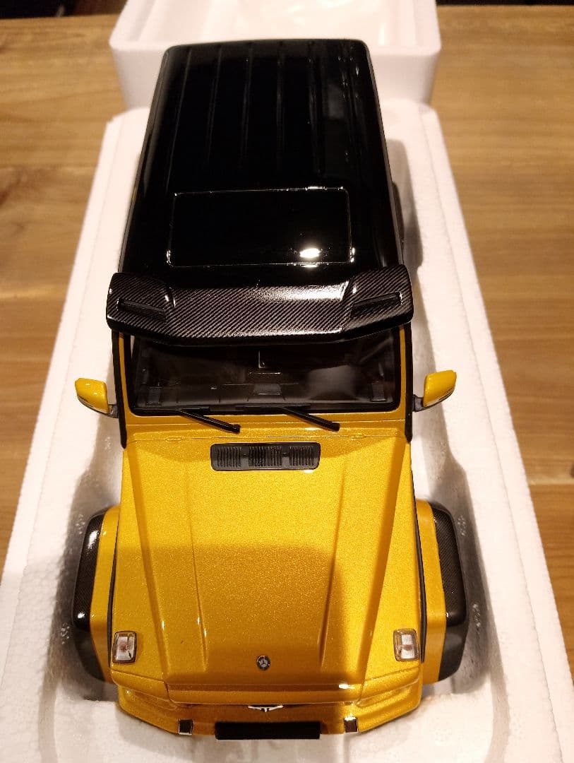 1/18 メルセデスベンツ　Gクラス G500 4×4　ミニカー　ゴールド