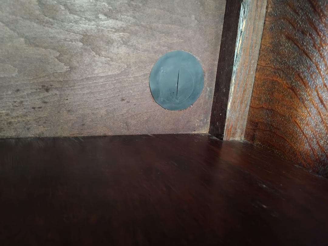 英国アンティーク サイドボード オーク材の彫刻装飾付き家具