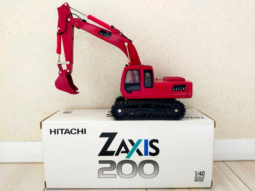 HITACHI ZAXIS 200 赤 ミニカー 1/40