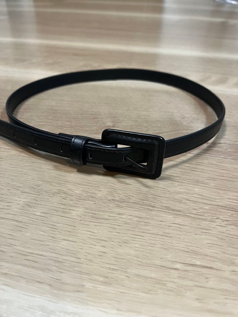 金子綾　COUDRE 黒いレザーベルト