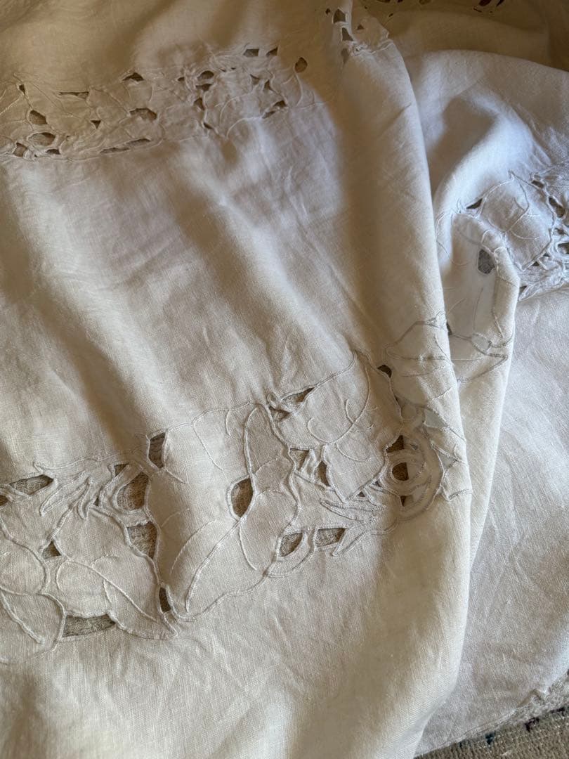 フランスアンティークஐ⋆*くったり素敵なくりぬき刺繍のクロス
