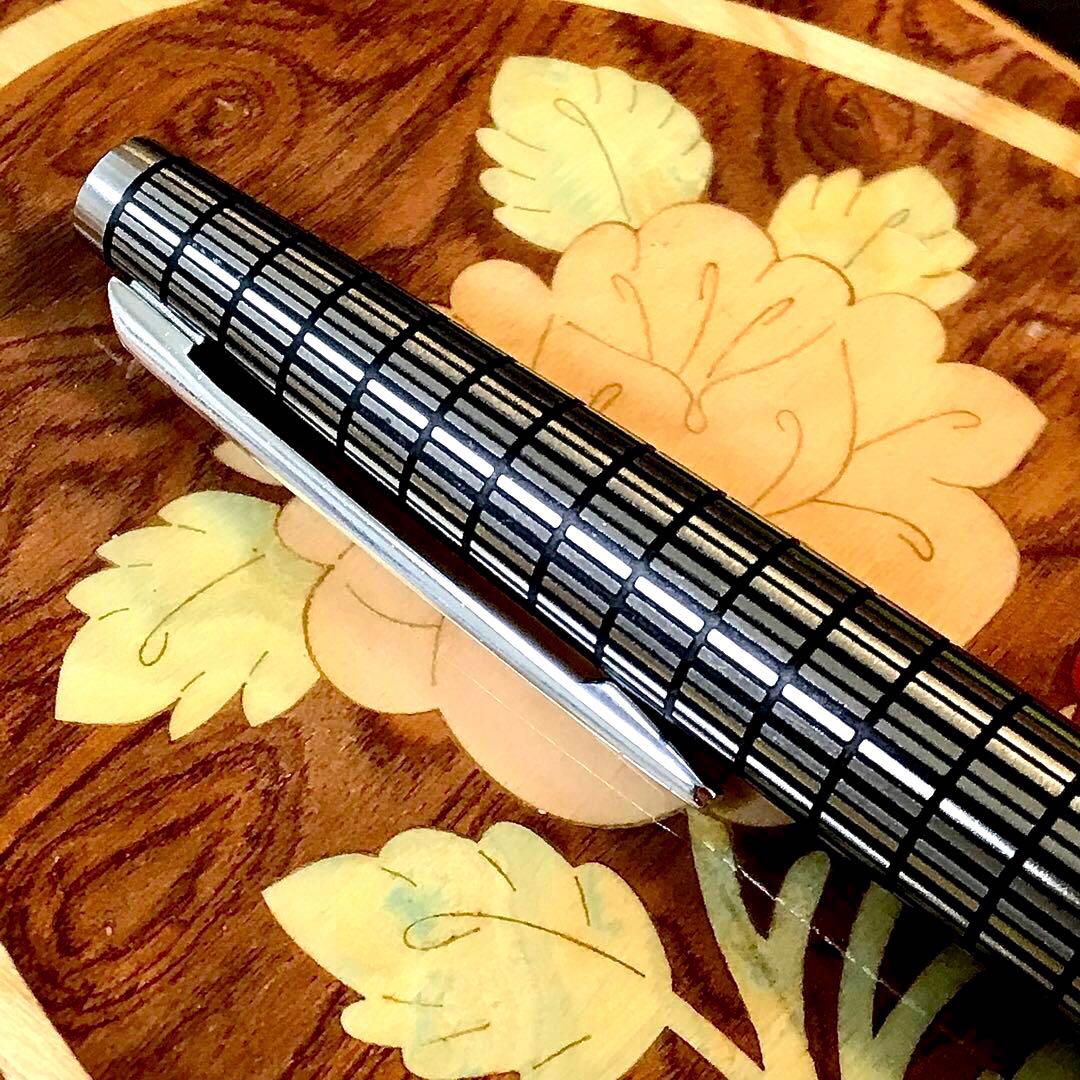 ☆超お勧め☆美しいパイロットエリート万年筆格子柄（M)☆希少品