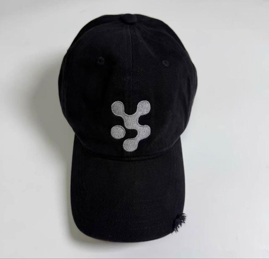 vujade 黒 シルバー刺繍ロゴ キャップ